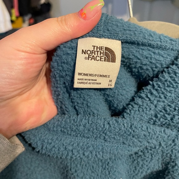 North face sweaters - Picture 5 of 7